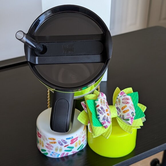 NWT Stanley 40oz Neon Yellow Tumbler w/ Matching Flip-Flops Bow & Boot - Picture 4 of 9